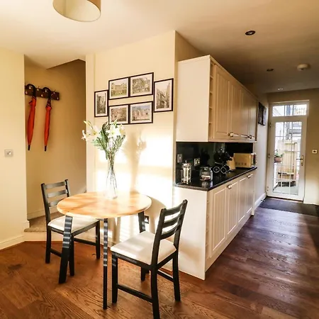 Blacksmiths Retreat, 50 Holgate Road