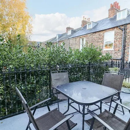 Blacksmiths Retreat, 50 Holgate Road Apartment York